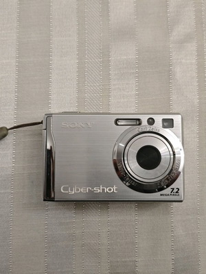Sony DSC-W80 цифров фотоапарат като нов