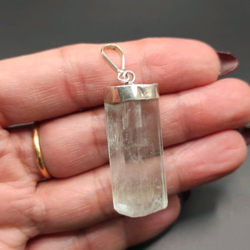 Aquamarine crystal pendant like new, turquoise