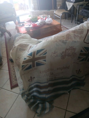 Κουρτίνα με βρετανική σημαία και άλλα σύμβολα σαν καινούργια