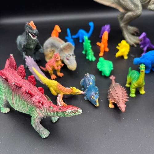 Dinosaur figure collection like new, 20+ pieces