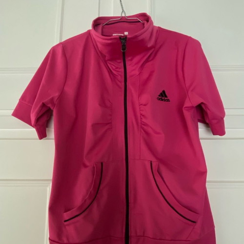 Ζακετάκι Adidas μεταχειρισμένο με κοντό μανίκι σε φούξια χρώμα, μέγεθος M