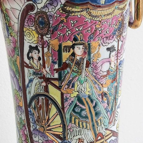 Large Chinese Famille Rose porcelain vase with wooden base, Republic period