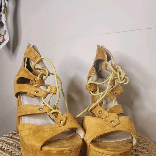 Lace-up shoes used, heel 10 cm, mustard with laces