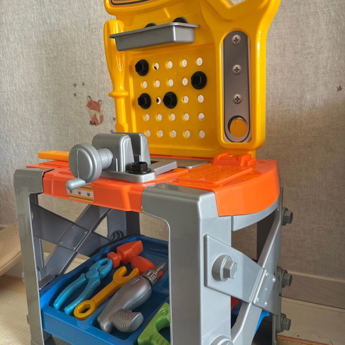 Comfuzio children's workbench like new