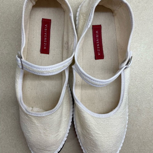 Vibi Venezia Mary Jane Bianca 42 in like new condition