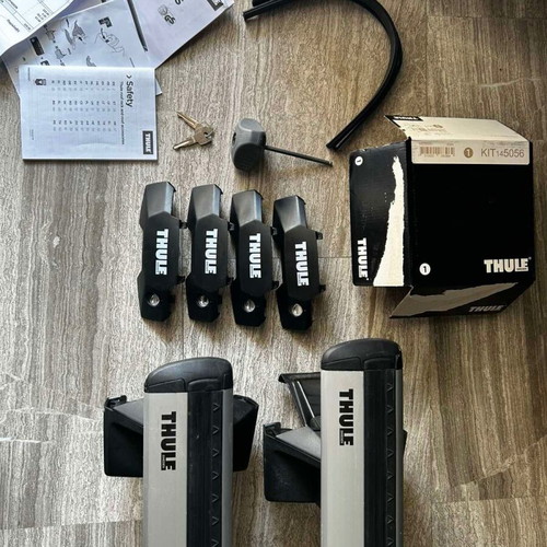 Thule WingBar Evo 135cm roof bars set with bases and Nissan Qashqai kit like new