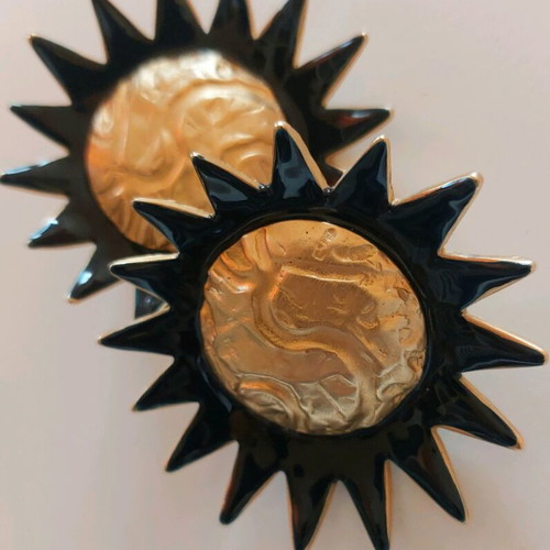 Vintage Faux bijoux clip earrings refurbished, black and gold