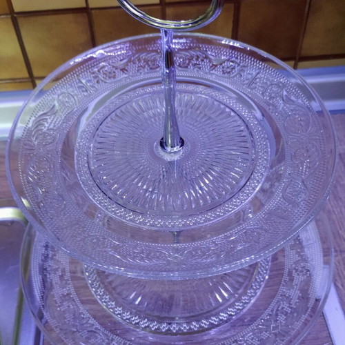 Glass two-tier ordeviera like new, diameters 20cm & 25cm
