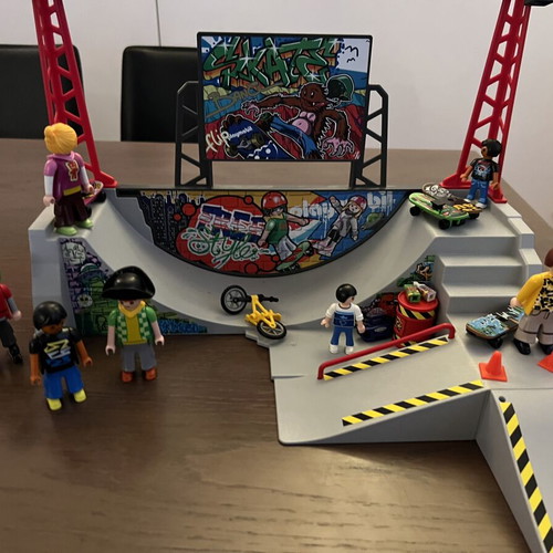 Playmobil 5558 Skate Park set like new with 7 figures and BMX