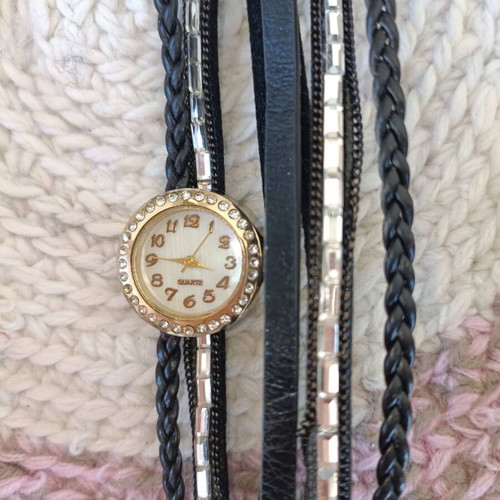 Women's bracelet watch used, black and gold, magnetic clasp