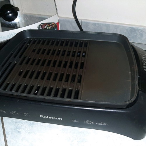 Rohnson R250 grill 2200 watt with lid and detachable parts like new