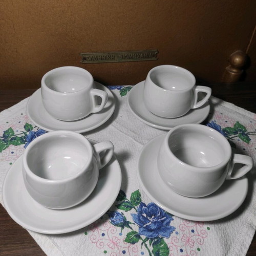 Vintage Ionia porcelain coffee cups like new, set of 4