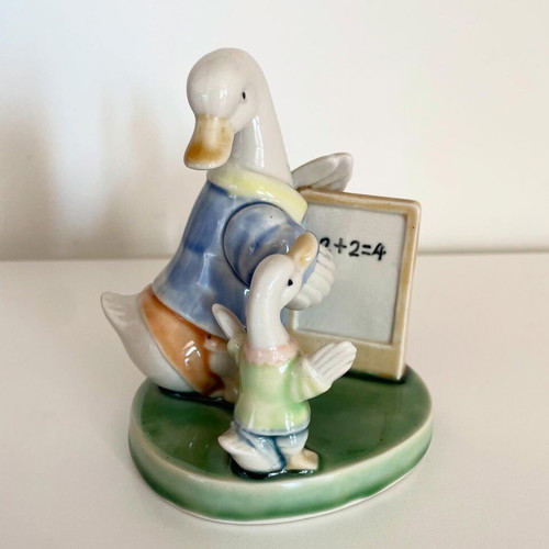 Ceramic duck and duckling collectible figurine like new, Peter John pottery