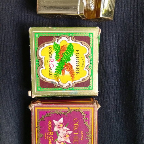 Mini perfume like new with two small soaps lot