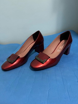 Adam’s Shoes metallic burgundy pumps size 39 used, leather