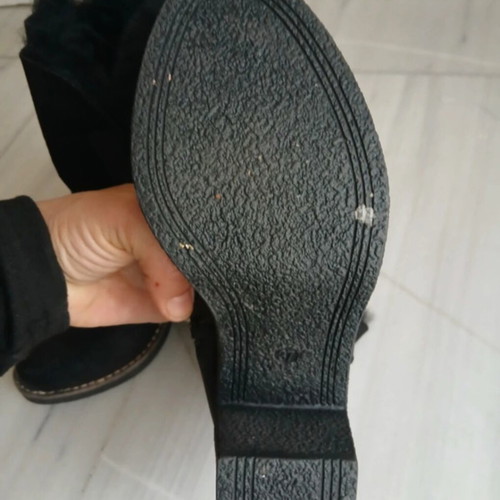 Women's boots with thick heel and fur, size 37, like new