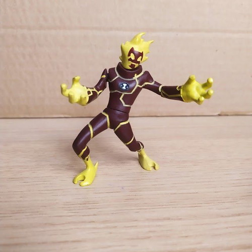 Ben 10 Heatblast figure 7 cm like new with movable parts
