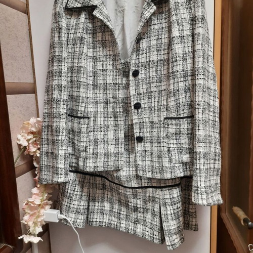VS Collection women's suit used, classic black and white tweed check