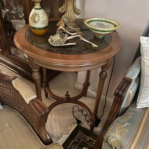 Vintage classic carved living room set like new with sofa, loveseat, 2 armchairs and tables