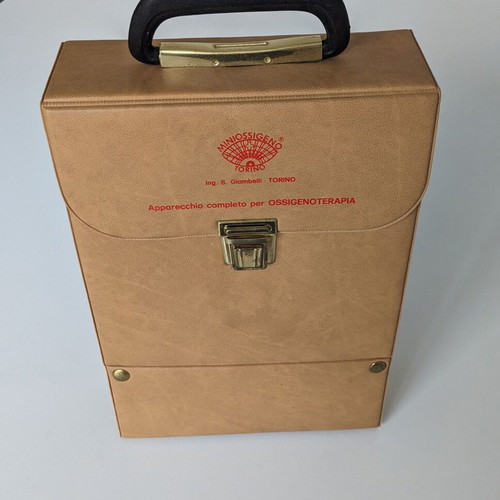 Portable vintage oxygen therapy device new, with leather case