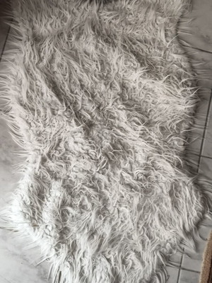 Hairy decorative rug white animal shape like new