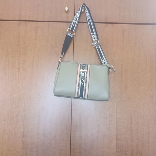 Verde crossbody bag like new with adjustable straps