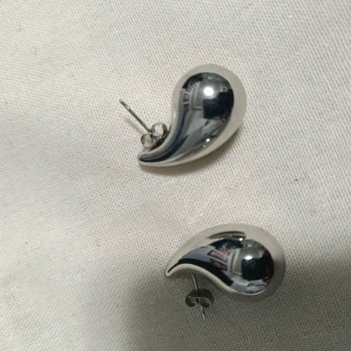 Earrings tear-shaped like new, silver color