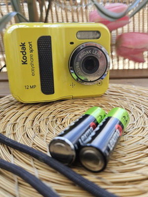 Kodak EasyShare Sport C123 digital camera, yellow, 12MP, waterproof