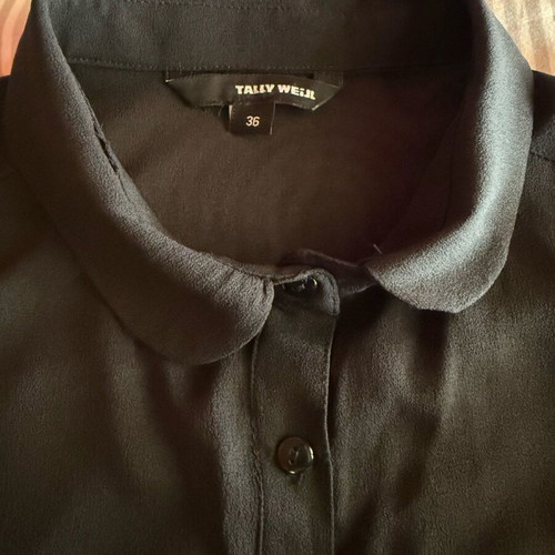Black sleeveless shirt like new with buttons and pocket