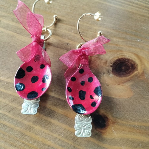Handmade earrings with resin from golden spoons