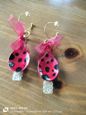 Handmade earrings with resin from golden spoons