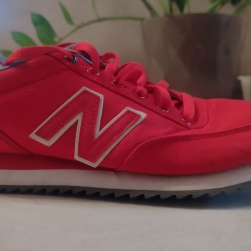 New Balance men's athletic sneakers used, size 41.5, red and white