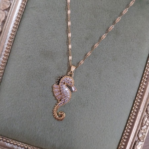 Seahorse Gold Steel Necklace used with missing strass