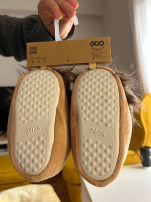Children's slippers like new size 24/25