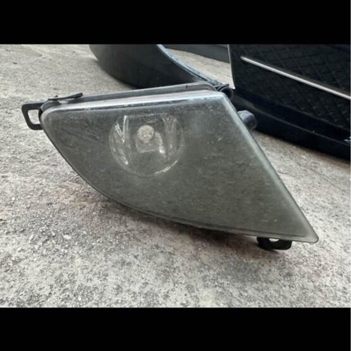 BMW E60 2009 headlights used with broken mounts