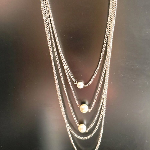 Stainless steel necklace like new, silver color