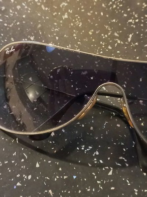 Γυαλιά ηλίου Ray Ban μεταχειρισμένα σε πολύ καλή κατάσταση