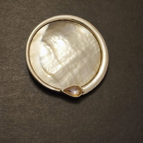 Oxette large impressive pendant with shell like new