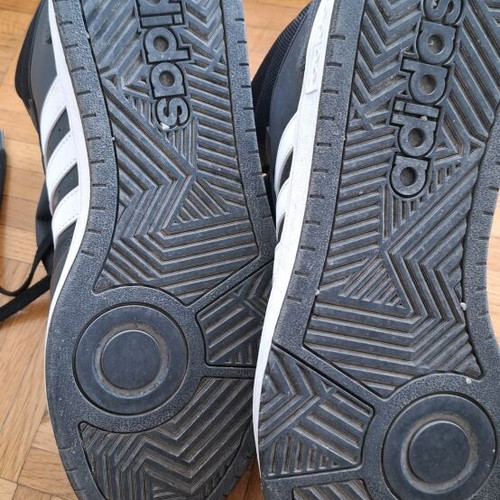 Addidas Men's Athletic Shoes Hoops 3.0 Mid Classic Vintage like new, black