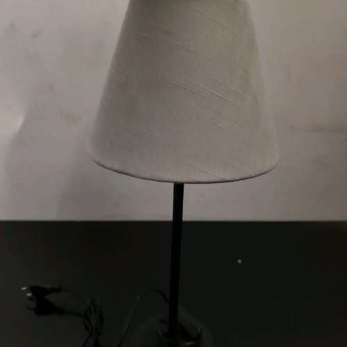 Metal table lamp with beige shade like new