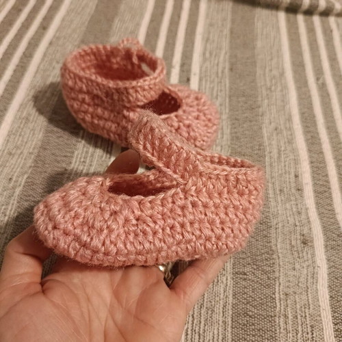 Knitted baby booties new, pink, 0-6 months