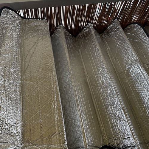 Car sunshade like new, 140cm x 80cm with 2 suction cups