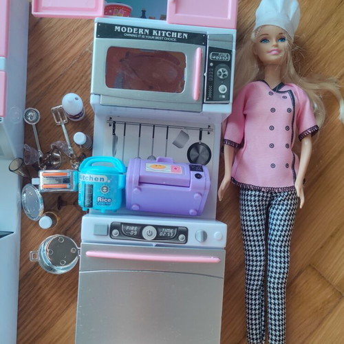 Betty kitchen set like new
