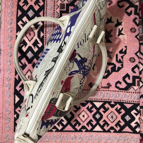 Hand and shoulder bag used in good condition