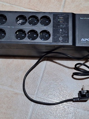 APC Back-UPS 850 Off-Line UPS 850VA 520W with Schuko sockets and USB ports