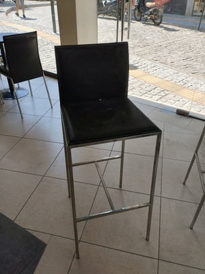 Cafeteria stools like new, set of 5, black leatherette