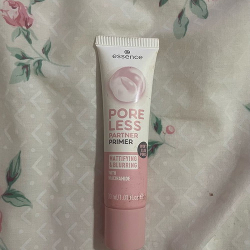 Essence Pore Less Primer unused