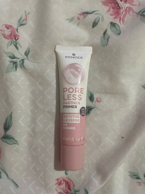 Essence Pore Less Primer unused