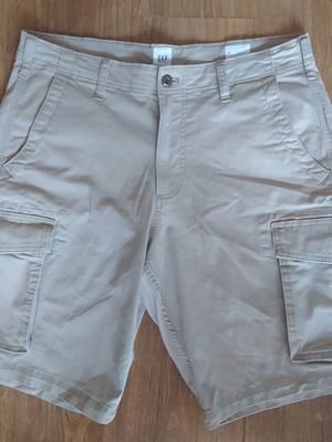 GAP men's cargo shorts size 33 used, beige