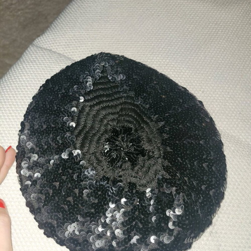 Axel beret with sequins black like new